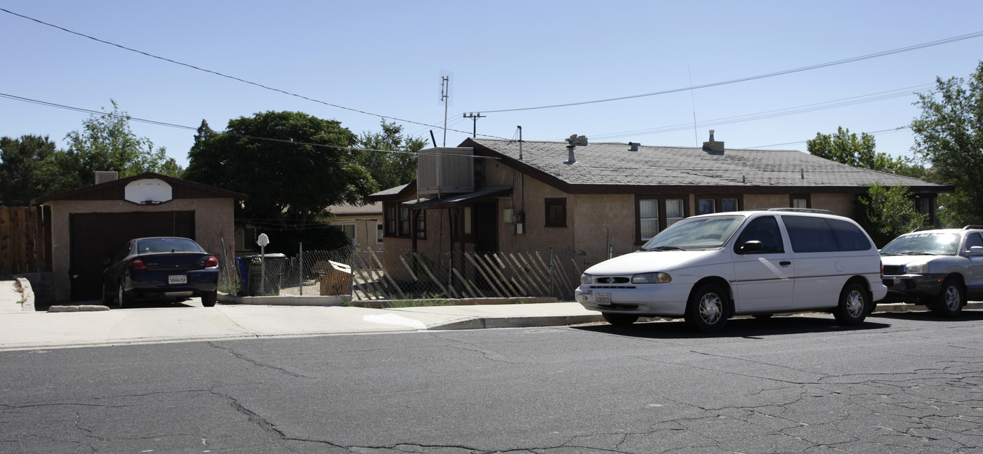 15412 6th St in Victorville, CA - Foto de edificio