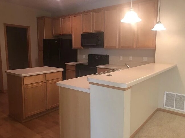 1760 Prescott Ct in Chaska, MN - Foto de edificio - Building Photo