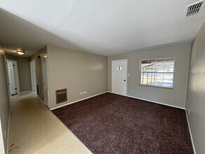 950 W French Ave in Orange City, FL - Building Photo - Building Photo