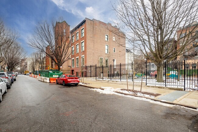 96 S 9th St in Brooklyn, NY - Foto de edificio - Building Photo