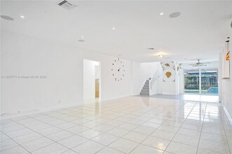 500 NE 178th St in North Miami Beach, FL - Building Photo - Building Photo