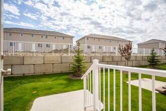 Belmont Townhomes in Sylvan Lake, AB - Building Photo - Building Photo