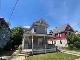 119 N Willard St, Unit 3 Apartamentos