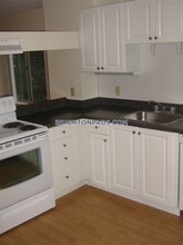 144 N Beacon St-Unit -B4 in Boston, MA - Foto de edificio - Building Photo
