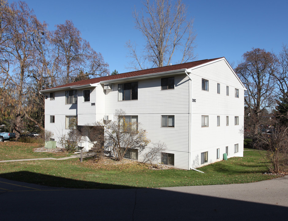 Legend Woods Apartments in Grand Ledge, MI - Building Photo