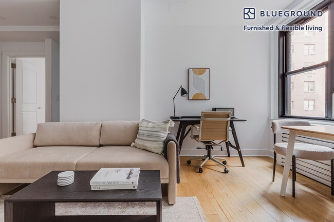 160 E 48th St in New York, NY - Foto de edificio - Building Photo