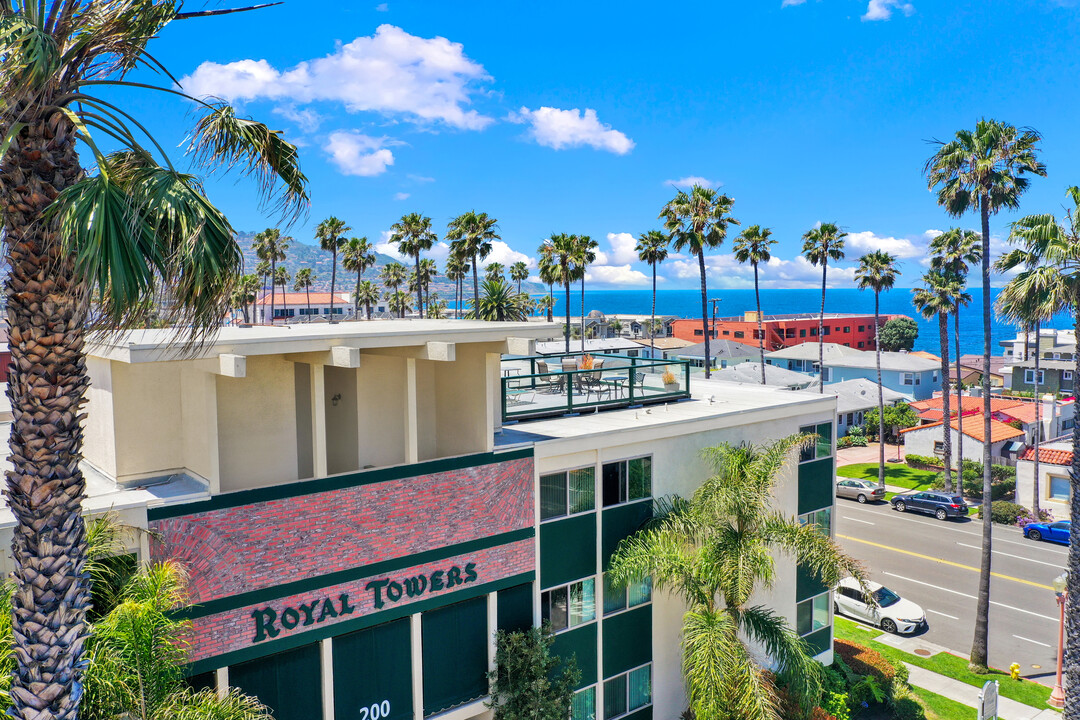 Royal Towers Apartments in Redondo Beach, CA - Building Photo