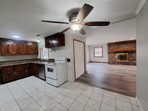 1736 W Weathersfield Way in Schaumburg, IL - Building Photo - Building Photo