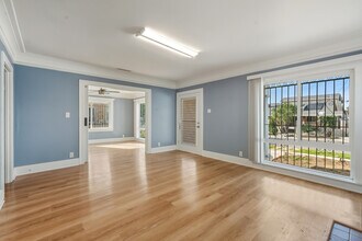 1174 N Alexandria Ave in Los Angeles, CA - Foto de edificio - Building Photo