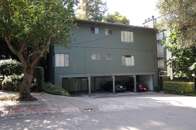 2704 Virginia St in Berkeley, CA - Building Photo - Building Photo