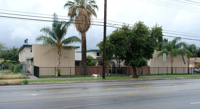 15210 Roscoe Blvd in Panorama City, CA - Foto de edificio - Building Photo