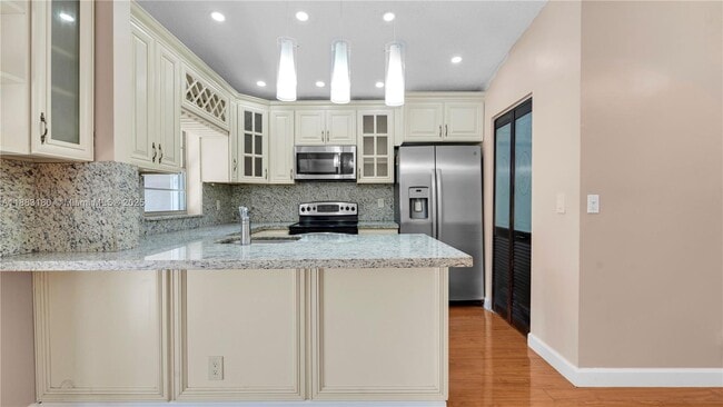 570 Woodgate Cir