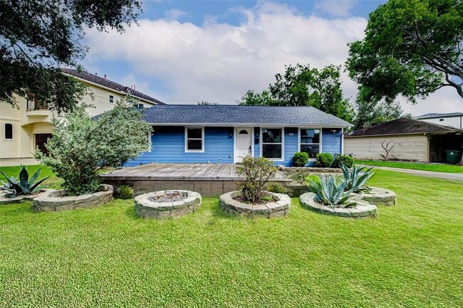 property at 5541 Aspen St