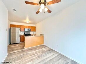 4861 Hawthorne Ln in Hamilton, NJ - Foto de edificio - Building Photo