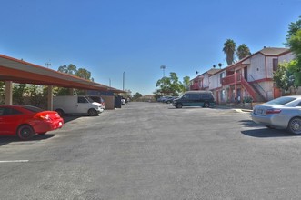 Park Vista Apartments in Los Angeles, CA - Building Photo - Building Photo