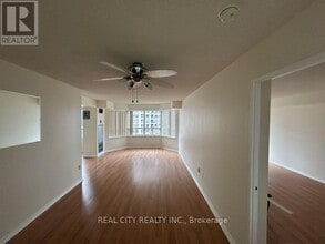 325 Webb Dr in Mississauga, ON - Building Photo - Building Photo