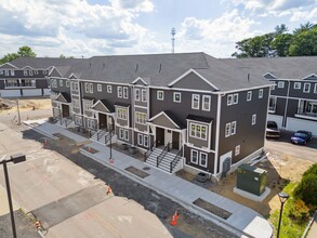 Yokens of Portsmouth in Portsmouth, NH - Foto de edificio - Building Photo