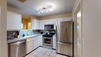 9104 Quail Creek Dr in Austin, TX - Building Photo