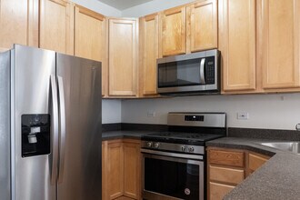 1720 W Beach Ave in Chicago, IL - Building Photo - Building Photo