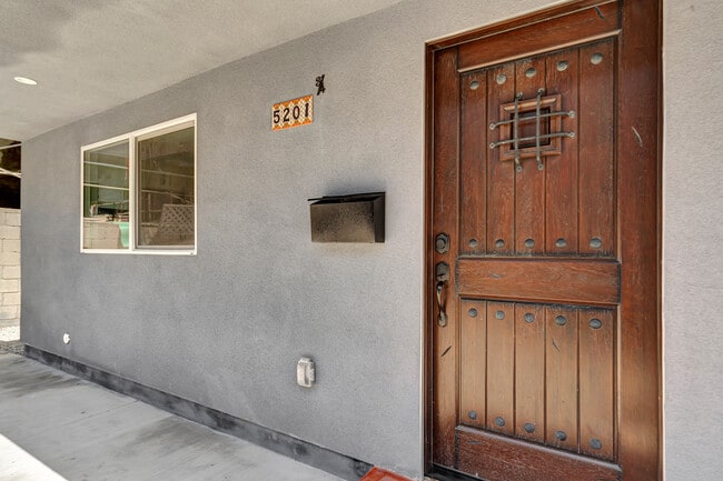 5193 W 20th St in Los Angeles, CA - Building Photo - Building Photo