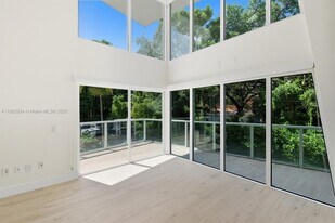 1528 Brickell Ave in Miami, FL - Building Photo