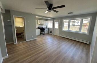 527 W Market St in Long Beach, NY - Building Photo - Building Photo