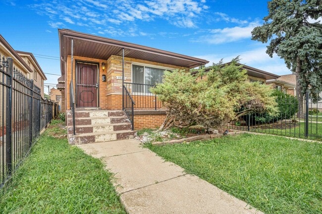 8840 S Halsted St in Chicago, IL - Building Photo - Building Photo