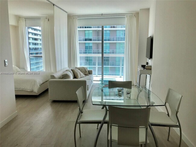 property at 1100S S Miami Ave