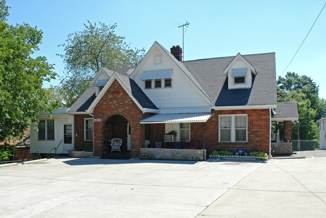 2010 Beech Ave in Nashville, TN - Building Photo