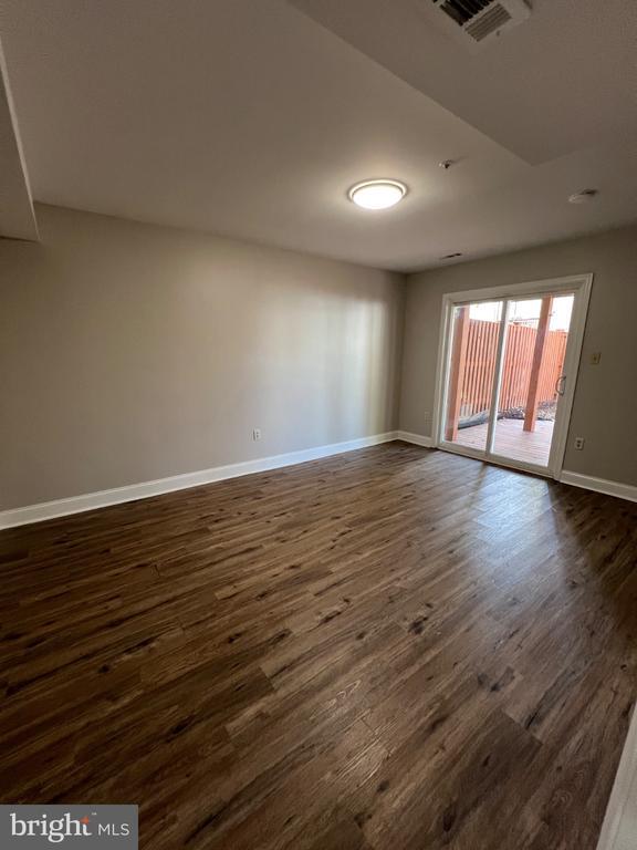 property at 7111 Oberlin Cir