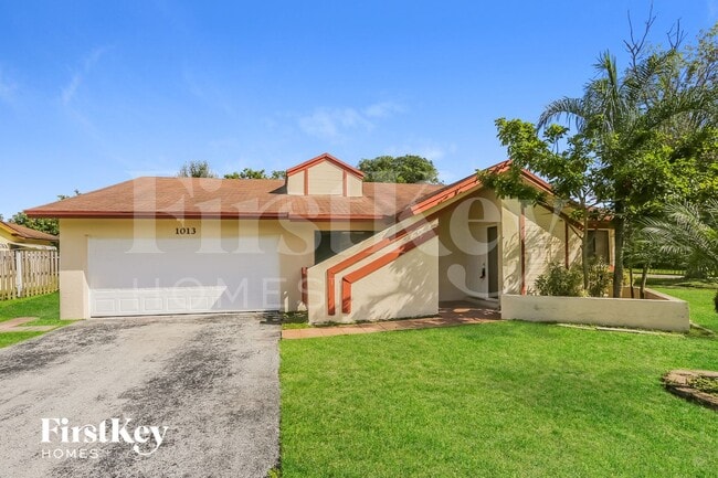 1013 SW 49th Ave in Margate, FL - Building Photo - Building Photo