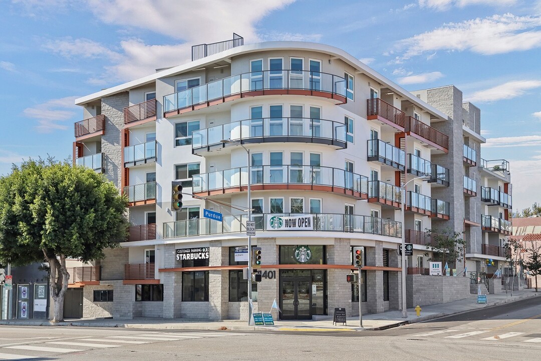 Santa Monica Breeze in Los Angeles, CA - Building Photo