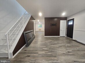 15057 London Rd in Philadelphia, PA - Building Photo - Building Photo