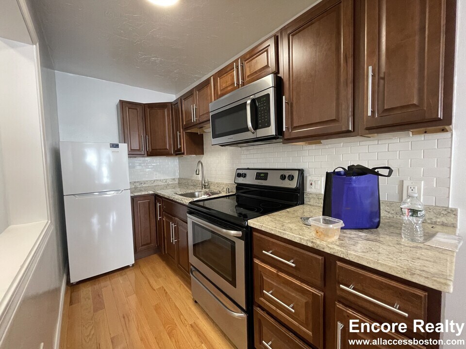 108 Peterborough St, Unit 11-14 in Boston, MA - Building Photo