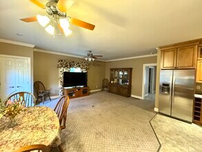 96 Valley Stream Ln in Southbury, CT - Building Photo - Building Photo