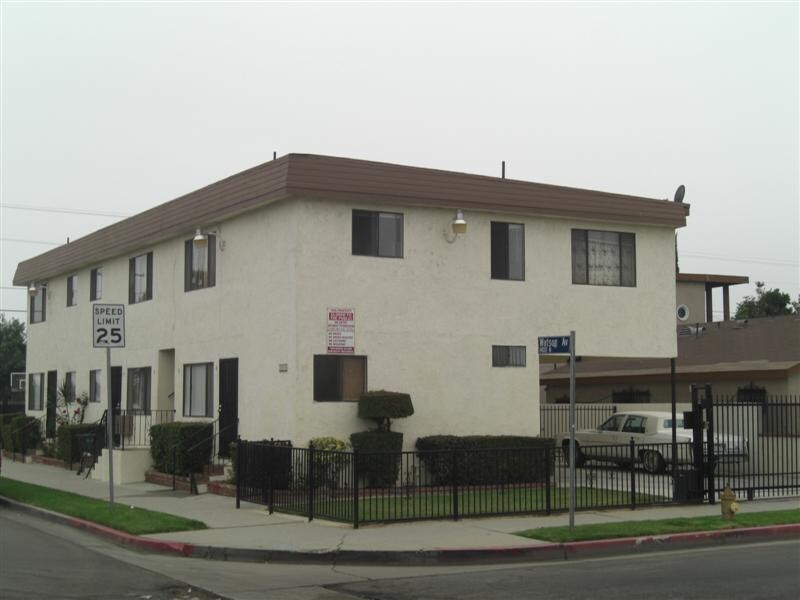 1214 E Sandison St in Wilmington, CA - Foto de edificio