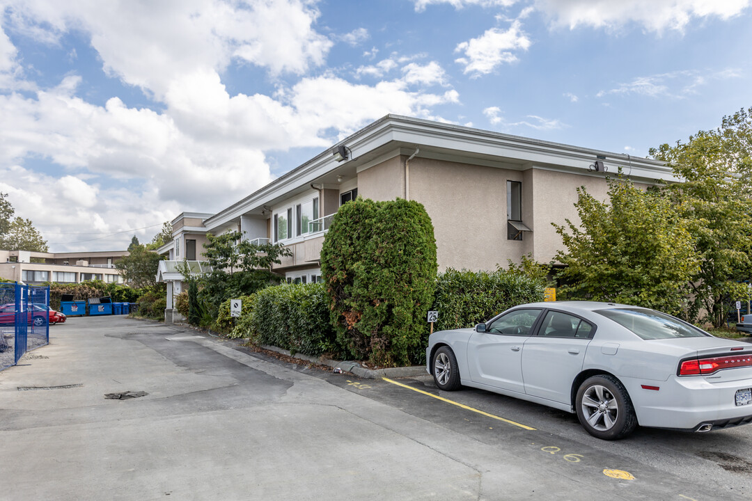 Southdale Manor I&II in Surrey, BC - Building Photo