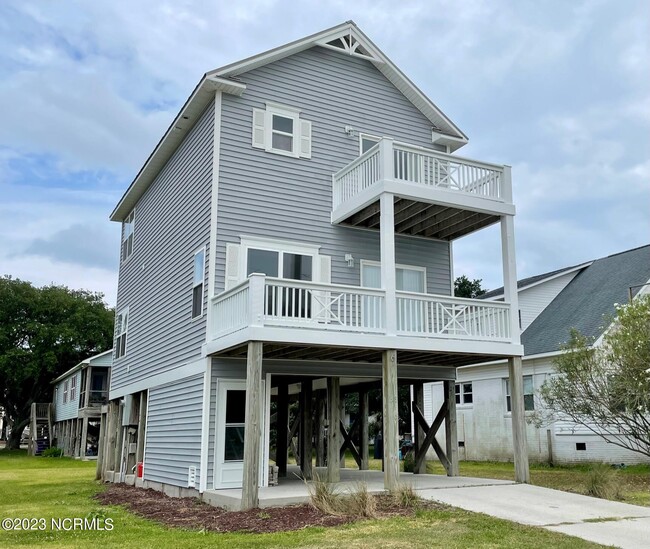 218 Florida Ave in Carolina Beach, NC - Building Photo - Building Photo