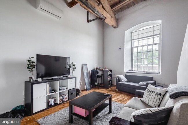4 Leverington Ave in Philadelphia, PA - Building Photo - Building Photo