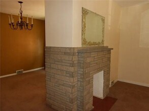 909 Gaskill Ave in Jeannette, PA - Building Photo - Building Photo