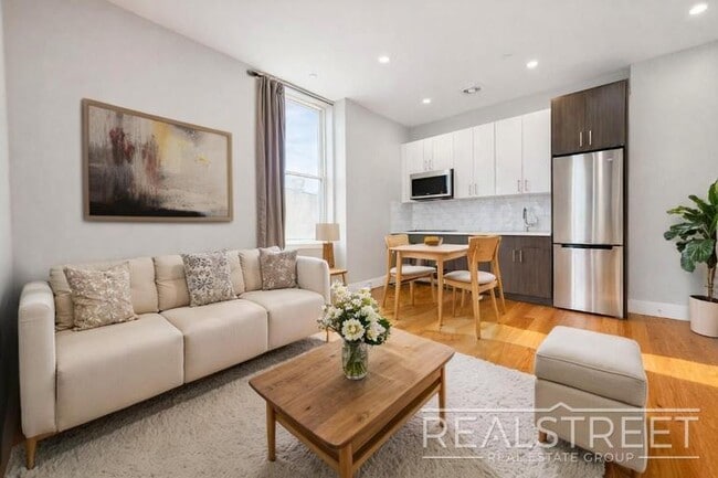 New 2 BEd in Fort Greene with Roof Deck & Laundry!, Unit 4A in Brooklyn, NY - Foto de edificio - Building Photo