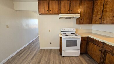 4705 Buckley Way in Bakersfield, CA - Building Photo - Building Photo