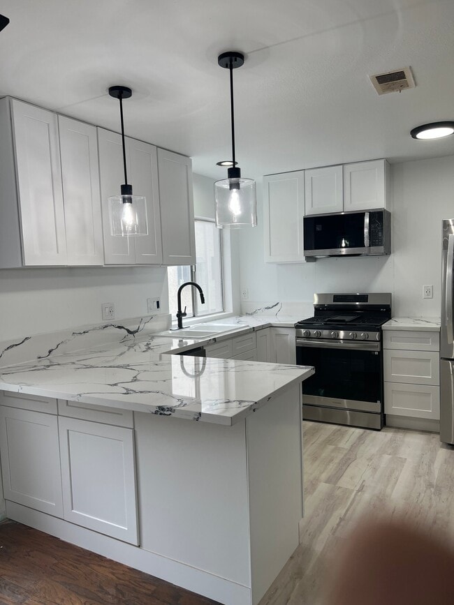 1101 Laveta Terrace, Unit 19