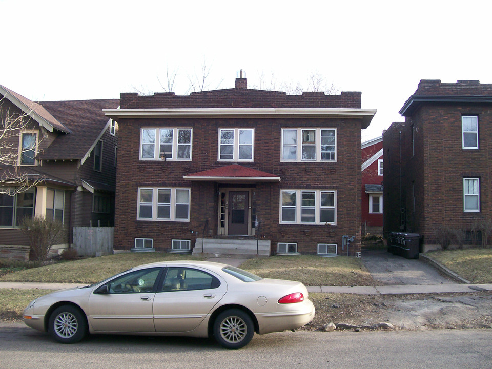 1088 Dayton Ave in St. Paul, MN - Building Photo