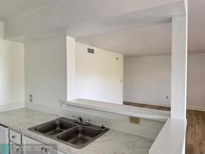 2341 NW 33rd St in Oakland Park, FL - Building Photo - Building Photo