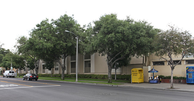 Oakmont Plaza in Alhambra, CA - Building Photo - Building Photo