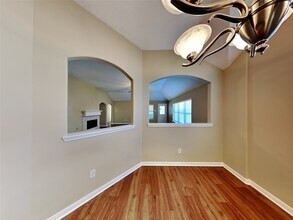 3223 Stoneydale Ln in Spring, TX - Foto de edificio - Building Photo