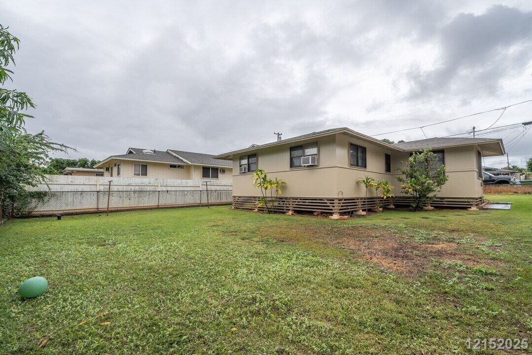 1438 Kaleilani St in Pearl City, HI - Building Photo
