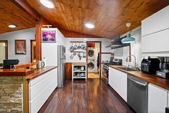 1165 Cherokee in Topanga, CA - Building Photo - Building Photo