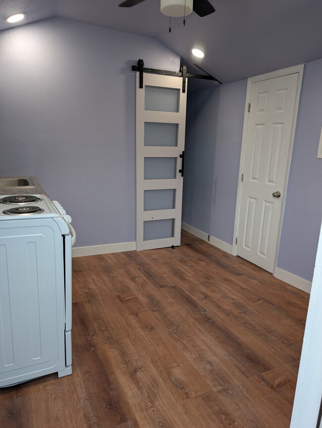4181 NW 34th Way, Unit Cosy cottage